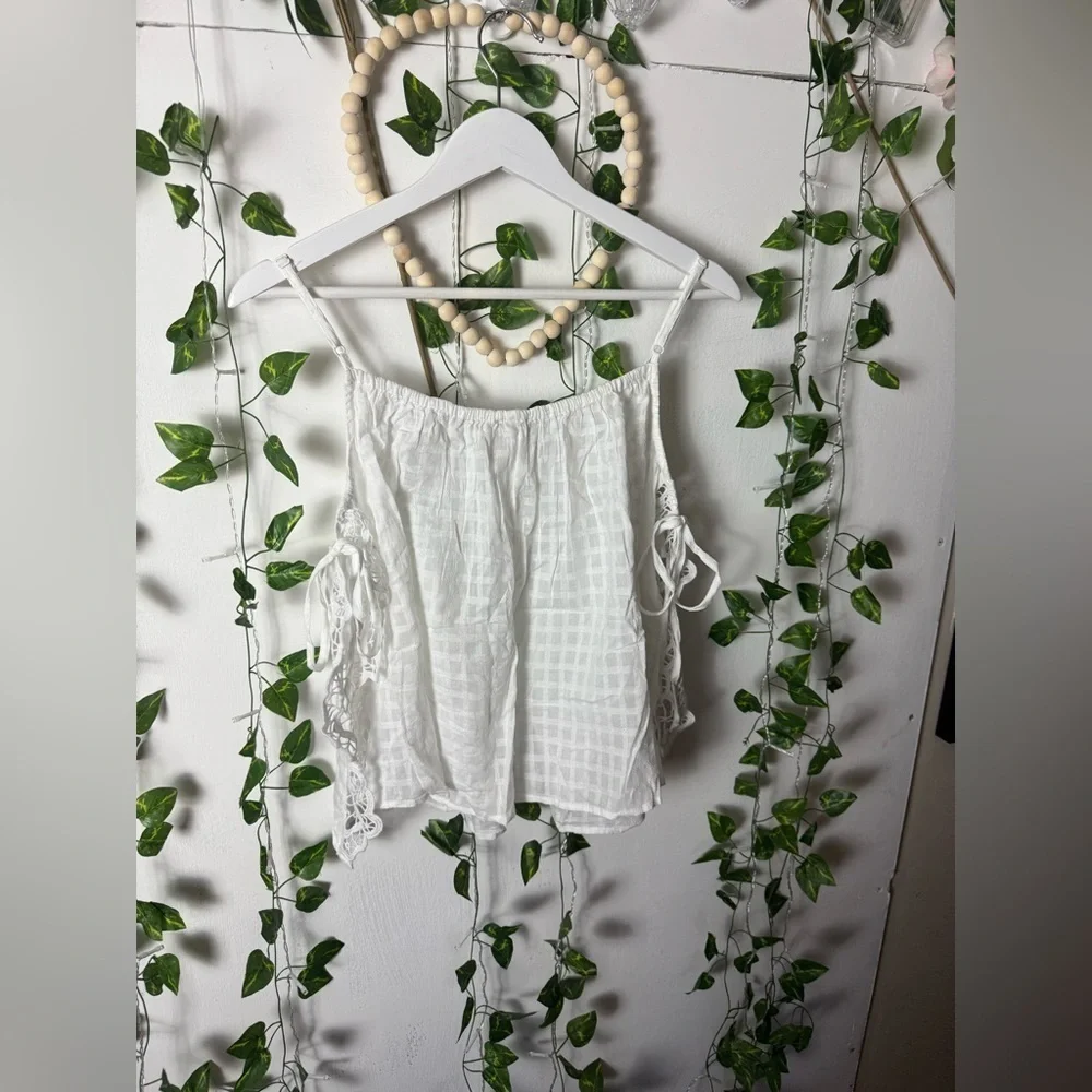 American Eagle Outfitters White Camisole Top - Picture 7 of 7